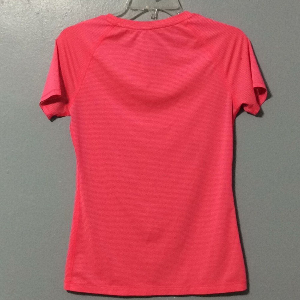 Under Armour Heat Gear Fitted Pink Shirt Sz XS - Picture 4 of 5